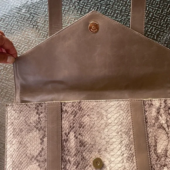 Shiraleah snake skin clutch - Picture 11 of 12